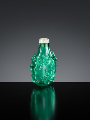 Lot 478 - AN EMERALD-GREEN BEIJING GLASS ‘CHILONG’ SNUFF BOTTLE, 1750-1820