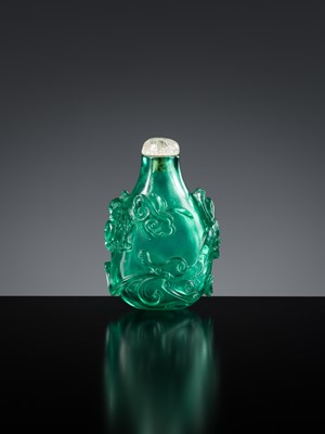 Lot 478 - AN EMERALD-GREEN BEIJING GLASS ‘CHILONG’ SNUFF BOTTLE, 1750-1820