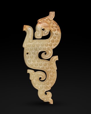 A FINE PALE CELADON JADE ‘DRAGON’ PENDANT, EASTERN ZHOU DYNASTY