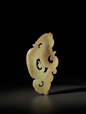 Lot 1052 - AN ARCHAISTIC YELLOW JADE ‘DRAGON AND PHEONIX’ PENDANT, SONG TO MING DYNASTY