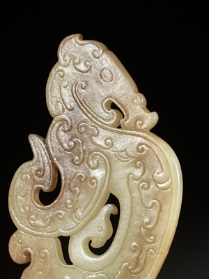 Lot 85 - AN ARCHAISTIC YELLOW JADE ‘DRAGON AND PHEONIX’ PENDANT, SONG TO MING DYNASTY