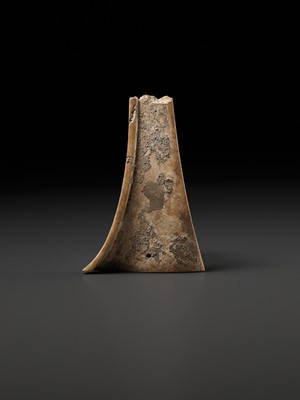 Lot 124 - AN ARCHAIC CEREMONIAL BONE CARVING, SHANG DYNASTY