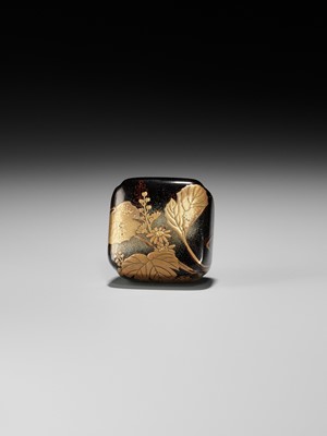 Lot 646 - A FINE LACQUER HAKO NETSUKE DEPICTING AUTUMNAL FLOWERS