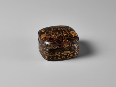 Lot 6 - A RARE BLACK AND GOLD LACQUERED BOX AND COVER WITH TAKARAMONO