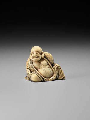 Lot 125 - A KYOTO SCHOOL IVORY NETSUKE OF HOTEI