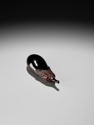 Lot 338 - A FINE ROIRO LACQUER WOOD NETSUKE OF AN EGGPLANT (NASUBI)