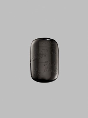 Lot 346 - A BRILLIANT FOUR-CASE BLACK LACQUER INRO WITH KIKU AND KOTOBUKI