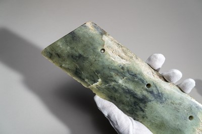 Lot 772 - A LARGE ARCHAIC GREEN JADE AXE BLADE, DAO, QIJIA CULTURE