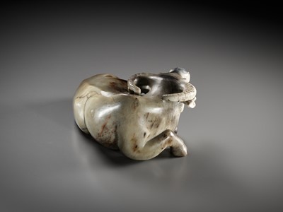 Lot 25 - A LARGE GRAY AND BLACK JADE FIGURE OF A WATER BUFFALO, LATE MING TO EARLY QING DYNASTY