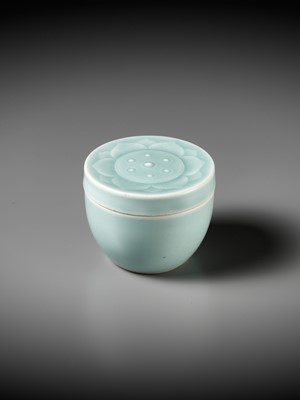 Lot 131 - A CELADON-GLAZED LOTUS POD-FORM BOX AND COVER, QING DYNASTY