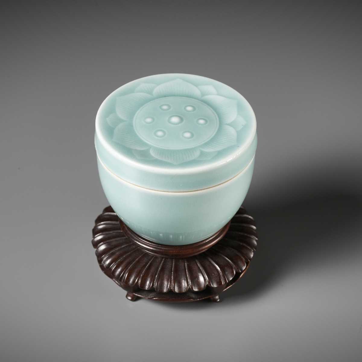 Lot 131 - A CELADON-GLAZED LOTUS POD-FORM BOX AND COVER, QING DYNASTY