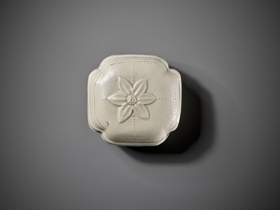 Lot 164 - AN UNUSUAL LOBED DING WARE ‘HIBISCUS’ BOX AND COVER, NORTHERN SONG TO JIN DYNASTY