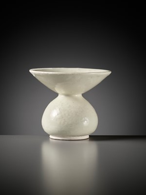 Lot 140 - A WHITE-GLAZED XING ZHADOU, LATE TANG DYNASTY TO FIVE DYNASTIES PERIOD