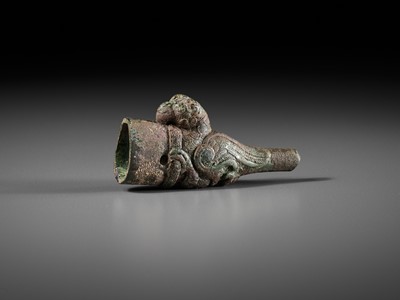 Lot 593 - A FINELY INCISED BRONZE ‘BIRD’ FERRULE, EASTERN ZHOU DYNASTY