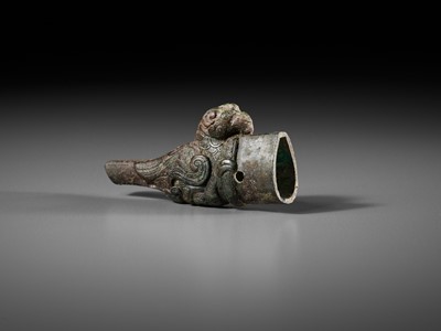 Lot 593 - A FINELY INCISED BRONZE ‘BIRD’ FERRULE, EASTERN ZHOU DYNASTY