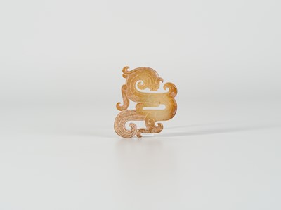 Lot 836 - A JADE ‘CHILONG’ PENDANT, EASTERN ZHOU DYNASTY