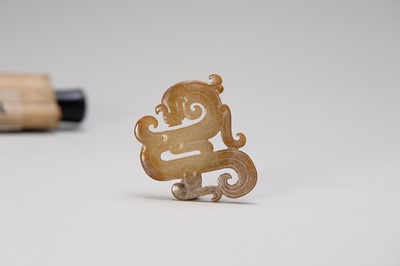 Lot 836 - A JADE ‘CHILONG’ PENDANT, EASTERN ZHOU DYNASTY