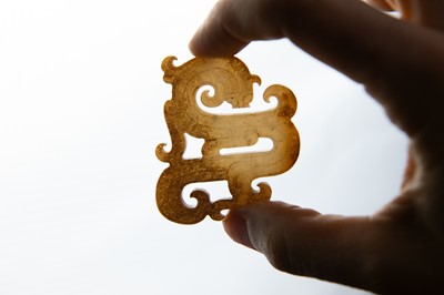 Lot 836 - A JADE ‘CHILONG’ PENDANT, EASTERN ZHOU DYNASTY