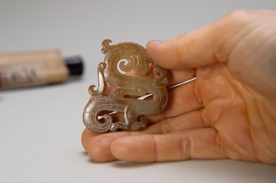 Lot 836 - A JADE ‘CHILONG’ PENDANT, EASTERN ZHOU DYNASTY