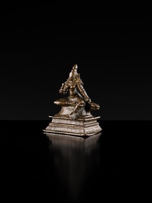 Lot 221 - A SMALL BRONZE FIGURE OF PARVATI