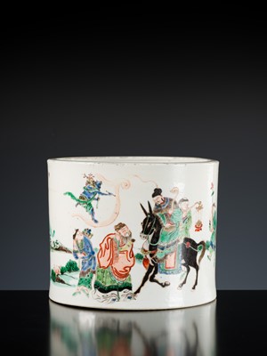 Lot 236 - A LARGE FAMILLE-VERTE ‘KUI XING’ BRUSHPOT, BITONG