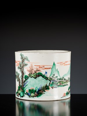Lot 1959 - A LARGE FAMILLE-VERTE ‘KUI XING’ BRUSHPOT, BITONG