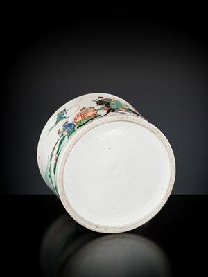 Lot 1959 - A LARGE FAMILLE-VERTE ‘KUI XING’ BRUSHPOT, BITONG