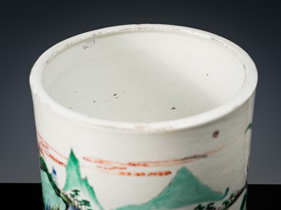 Lot 1959 - A LARGE FAMILLE-VERTE ‘KUI XING’ BRUSHPOT, BITONG