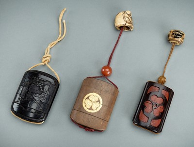 Lot 515 - A LOT WITH THREE LACQUER INRO AND TWO NETSUKE, EDO - MEIJI