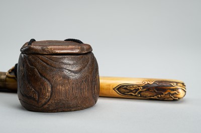 Lot 534 - A LOT WITH TWO KISERUZUTSU WITH POUCH AND TONKOTSU, EDO - MEIJI