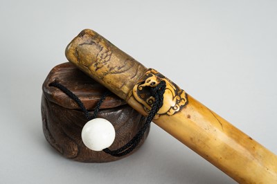 Lot 534 - A LOT WITH TWO KISERUZUTSU WITH POUCH AND TONKOTSU, EDO - MEIJI