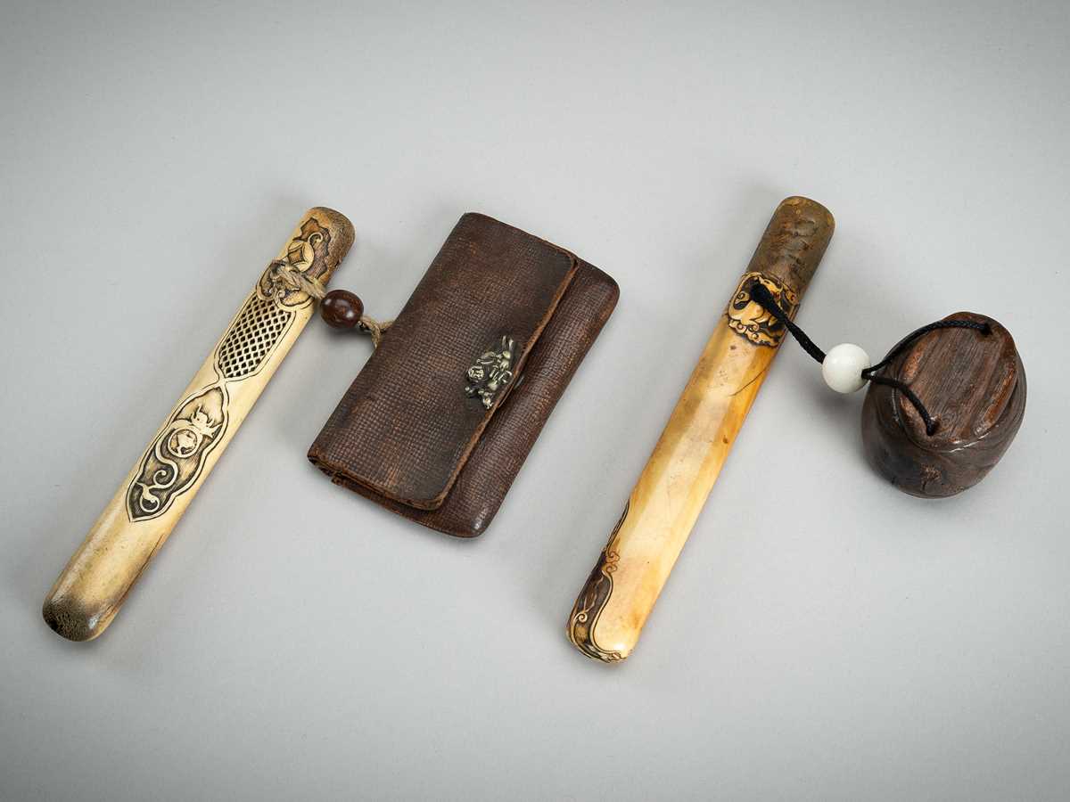 Lot 534 - A LOT WITH TWO KISERUZUTSU WITH POUCH AND TONKOTSU, EDO - MEIJI
