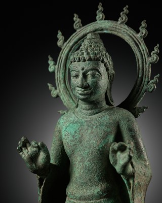 Lot 211 - AN IMPORTANT BRONZE STATUE OF BUDDHA WITHIN A FLAMING AUREOLE, INDONESIA, CENTRAL JAVA, 8TH-9TH CENTURY