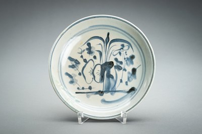 A GROUP OF TWO SMALL BLUE AND WHITE PORCELAIN DISHES, MING DYNASTY