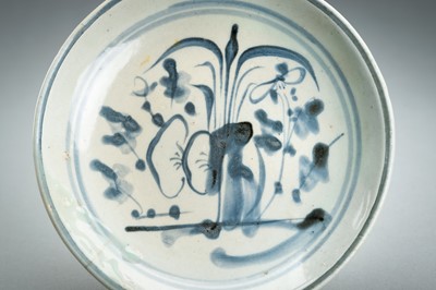 A GROUP OF TWO SMALL BLUE AND WHITE PORCELAIN DISHES, MING DYNASTY