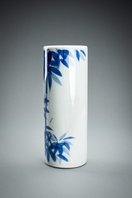 Lot 137 - A BLUE AND WHITE PORCELAIN VASE WITH BAMBOO, MEIJI