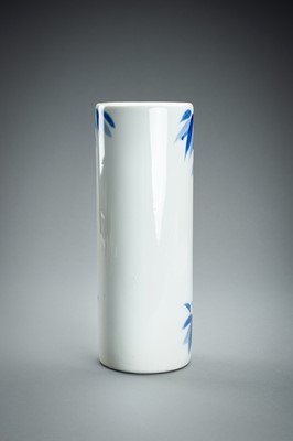Lot 137 - A BLUE AND WHITE PORCELAIN VASE WITH BAMBOO, MEIJI