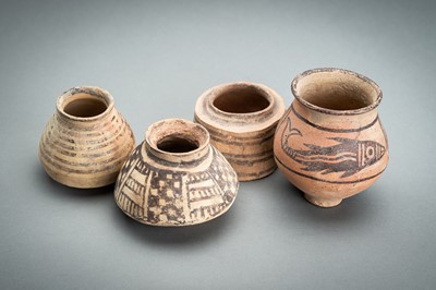 Lot 638 - A LOT WITH FOUR MEHRGARH CULTURE CERAMIC VESSELS