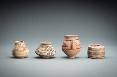 Lot 638 - A LOT WITH FOUR MEHRGARH CULTURE CERAMIC VESSELS