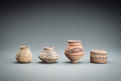 Lot 638 - A LOT WITH FOUR MEHRGARH CULTURE CERAMIC VESSELS