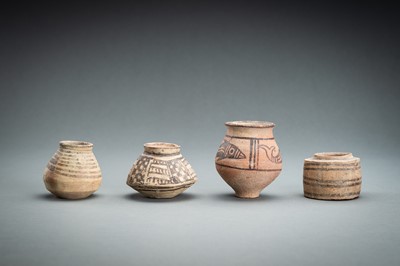 Lot 638 - A LOT WITH FOUR MEHRGARH CULTURE CERAMIC VESSELS