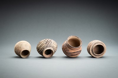 Lot 638 - A LOT WITH FOUR MEHRGARH CULTURE CERAMIC VESSELS