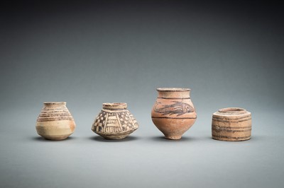 Lot 638 - A LOT WITH FOUR MEHRGARH CULTURE CERAMIC VESSELS