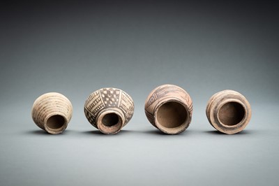 Lot 638 - A LOT WITH FOUR MEHRGARH CULTURE CERAMIC VESSELS