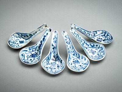 Lot 1242 - A SET OF SIX BLUE AND WHITE PORCELAIN SPOONS, MING DYNASTY