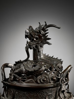 Lot 641 - A PAIR OF LARGE BRONZE ‘DRAGON’ CENSER AND COVERS, QING DYNASTY