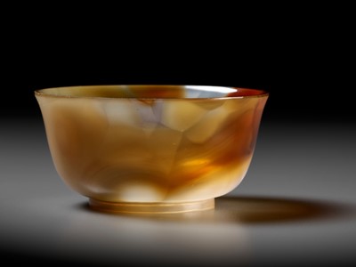 Lot 123 - A RARE TRANSLUCENT BANDED AGATE BOWL, 18TH TO EARLY 19TH CENTURY