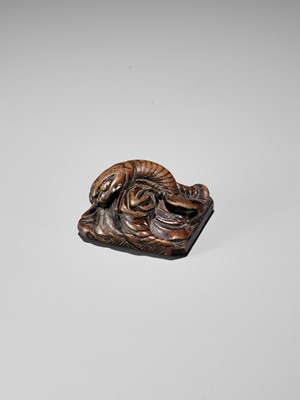 Lot 371 - A WOOD NETSUKE OF ISE-EBI (SPINY LOBSTERS)