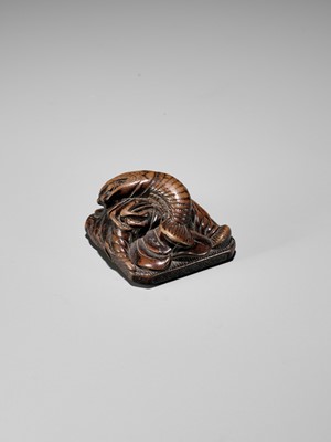 Lot 371 - A WOOD NETSUKE OF ISE-EBI (SPINY LOBSTERS)