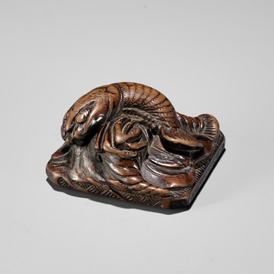 Lot 371 - A WOOD NETSUKE OF ISE-EBI (SPINY LOBSTERS)